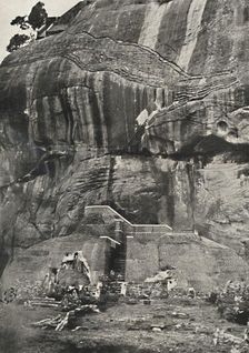 Sigiri, Aufstiegseite im Norden (Der sog. Lowensteig, der durch Treppen, Leitern und Gelander erneu