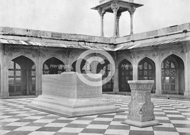 'Sikandra. The Tomb of Akbar. Monument on Roof', c1910. Creator: Unknown.
