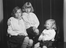 Silo, James P., Mr., children of, portrait photograph, 1927 Creator: Arnold Genthe
