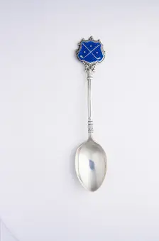 Silver golfing spoon with enamelled shield, c1910. Creator: Unknown