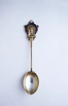 Silver spoon with golfing shield, British, c1910-c1920s. Creator: Unknown