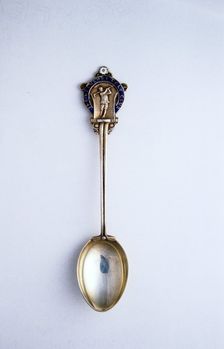 Silver spoon with golfing shield, British, c1910-c1920s. Creator: Unknown