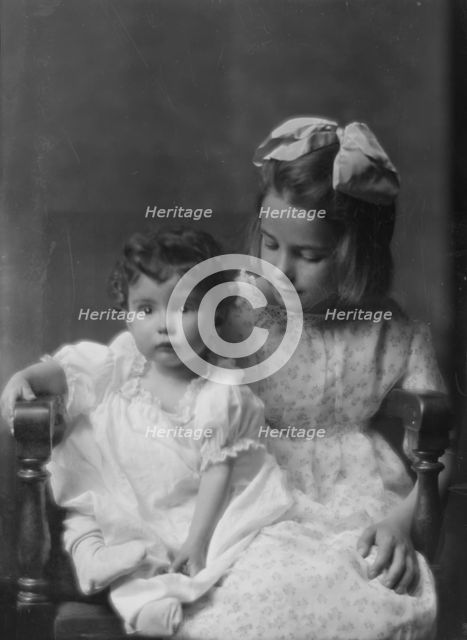 Silvester, Mrs., children of, portrait photograph, between 1914 and 1917. Creator: Arnold Genthe.