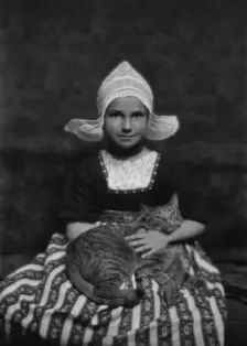 Silvester child with Buzzer the cat, portrait photograph, 1913 Mar. 3. Creator: Arnold Genthe