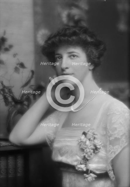 Simon, Beatrice M., portrait photograph, 1912 or 1913. Creator: Arnold Genthe.
