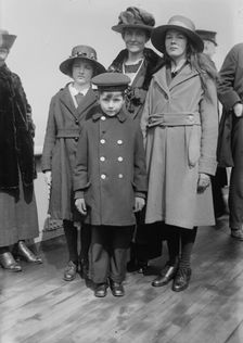 Sims family, between c1915 and c1920. Creator: Bain News Service