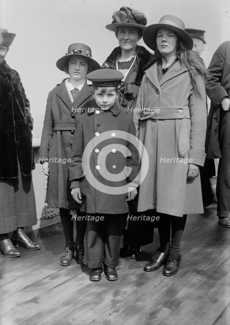 Sims family, between c1915 and c1920. Creator: Bain News Service.