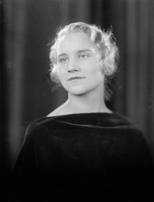 Sincerbeaux, Barbara - Portrait, 1933. Creator: Harris & Ewing