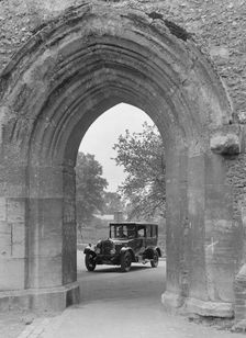 Singer 4-door saloon, St.Albans, Hertfordshire, c1920s-c1930s. Artist: Bill Brunell