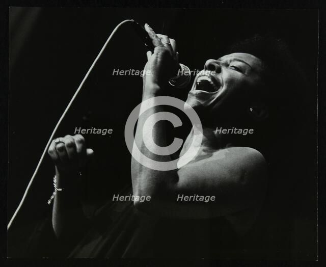 Singer Elaine Delmar performing at Berkhamsted Civic Centre, Hertfordshire, 1986. Artist: Denis Williams