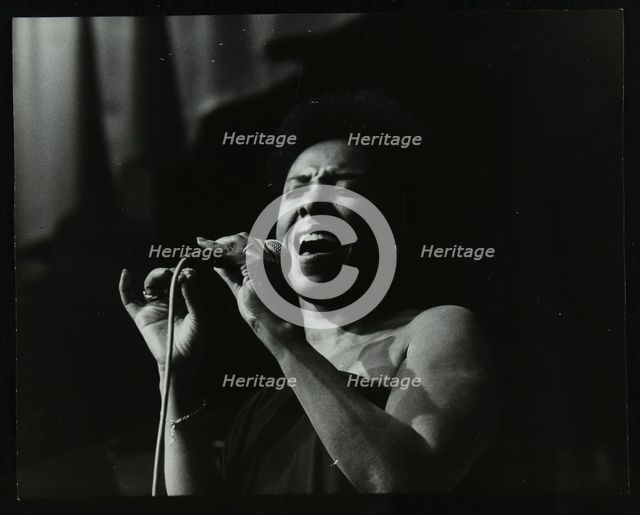 Singer Elaine Delmar performing at Berkhamsted Civic Centre, Hertfordshire, 1986. Artist: Denis Williams