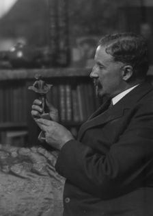 Singer, Paris E., Mr., portrait photograph, 1916 Sept. 30. Creator: Arnold Genthe