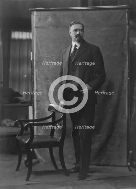 Singer, Paris E., Mr., portrait photograph, 1916 Sept. 30. Creator: Arnold Genthe.