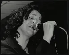 Singer Sheena Davis performing at The Fairway, Welwyn Garden City, Hertfordshire, 15 December 2002. Creator: Denis Williams