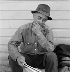Single man, three weeks before opening of Klamath..., Tulelake, Siskiyou County, California, 1939. Creator: Dorothea Lange