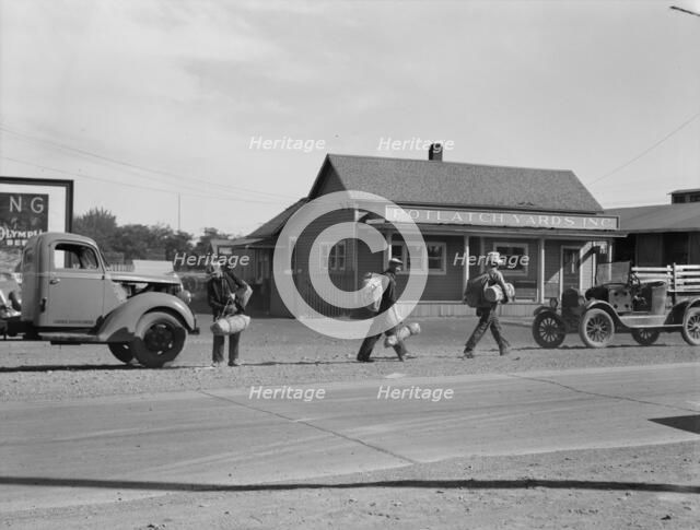 Single itinerant men on way to railroad yard, near Toppenish, Yakima Valley, Washington, 1939. Creator: Dorothea Lange.