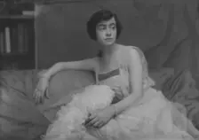 Sinsheimer, H., Miss, portrait photograph, 1916 Apr. 20. Creator: Arnold Genthe