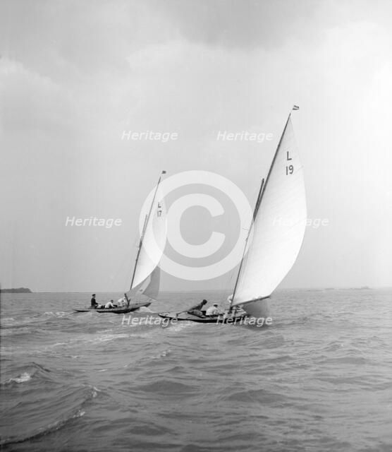 'Sioma' and 'Ejnar' race downwind, 1912. Creator: Kirk & Sons of Cowes.