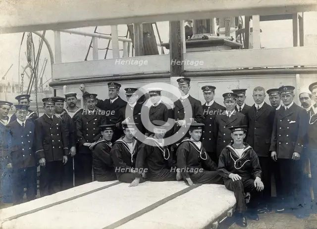 Sir Ernest Shackleton's officers and crew on the deck of the Nimrod: expedition to..., 1907. Creator: Unknown.