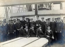 Sir Ernest Shackleton's officers and crew on the deck of the Nimrod: expedition to..., 1907. Creator: Unknown