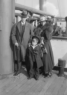 Sir G.T. Carter & wife & Master J.C., 1916. Creator: Bain News Service