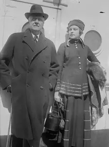 Sir H.B. Tree & Miss Tree, 1916. Creator: Bain News Service