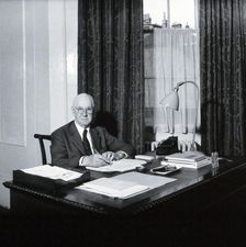 Sir Henry Hallett Dale. Creator: Unknown