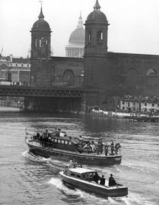 Sir Winston Churchill's coffin on the way to Festival Pier on a launch, London, 1965. Creator: Unknown