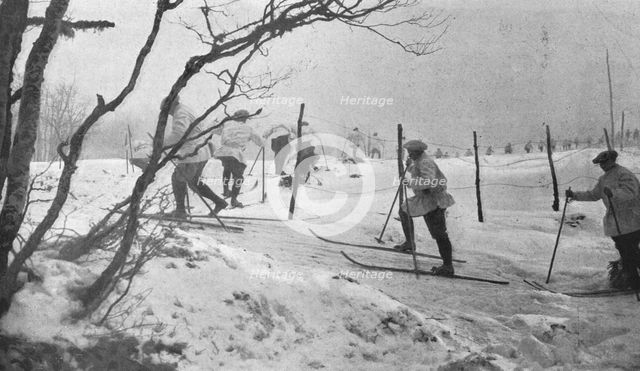 'Skieurs et chiens de guerre dans les neiges vosgiennes; Sur les hauteurs du Lingekopf..., 1916. Creator: Unknown.