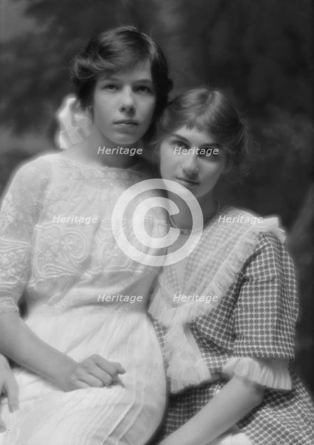 Skinner, Cornelia Otis, Miss, and friend, portrait photograph, 1913 Sept. 4. Creator: Arnold Genthe.