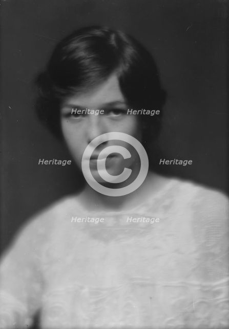 Skinner, Cornelia Otis, Miss, portrait photograph, 1913 Sept. 4. Creator: Arnold Genthe.