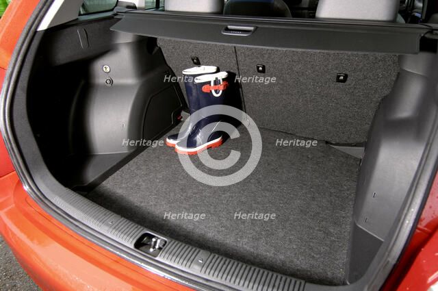 Skoda Fbia Estate  HTP 1-2  2007. Artist: Simon Clay.