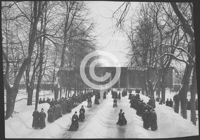 Sledding, before 1916. Artist: Bulla, Karl Karlovich (1853-1929)