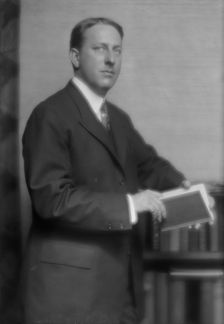 Slosson, Mr., portrait photograph, 1912 Aug. 1. Creator: Arnold Genthe
