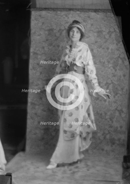 Spade, Gypsy (Yum-Yum), portrait photograph, 1913. Creator: Arnold Genthe.