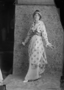 Spade, Gypsy (Yum-Yum), portrait photograph, 1913. Creator: Arnold Genthe