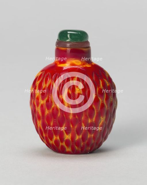 Spade-Shaped Snuff Bottle with Basketweave Pattern, Qing dynasty (1644-1911), 1730-1800. Creator: Unknown.