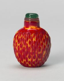 Spade-Shaped Snuff Bottle with Basketweave Pattern, Qing dynasty (1644-1911), 1730-1800. Creator: Unknown