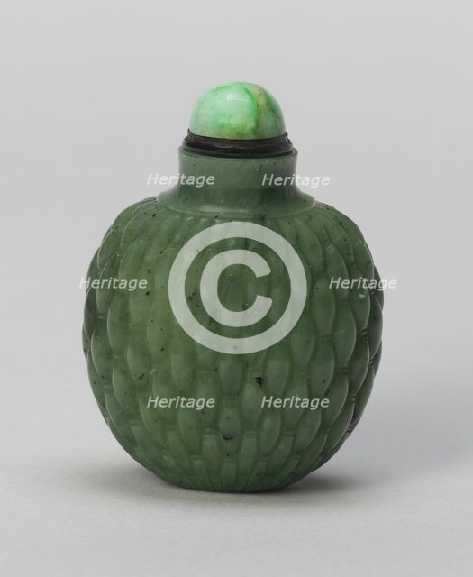 Spade-Shaped Snuff Bottle with Basketweave Patterns, Qing dynasty (1644-1911), 1770-1850. Creator: Unknown.