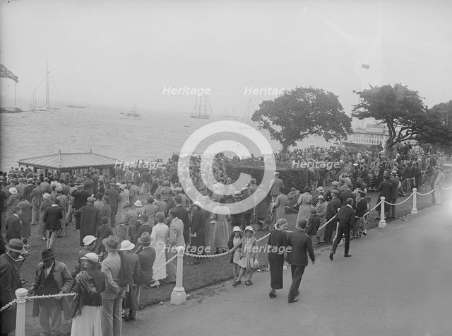 Spectators watching yachts at Cowes, Isle of Wight. Creator: Kirk & Sons of Cowes.