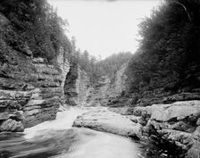 Split Rock, near view, Ausable Chasm, N.Y., between 1900 and 1910. Creator: Unknown