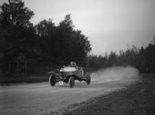 Sports-bodied Morris 2-seater fitted with wheel discs. Artist: Bill Brunell