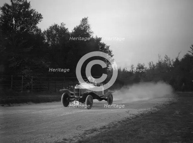 Sports-bodied Morris 2-seater fitted with wheel discs. Artist: Bill Brunell.