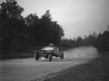 Sports-bodied Morris 2-seater fitted with wheel discs. Artist: Bill Brunell