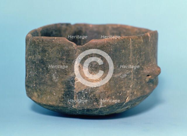 Squared mouth vessel. It comes from the grave-2, Bóvila Madurell (San Quirze del Valles).