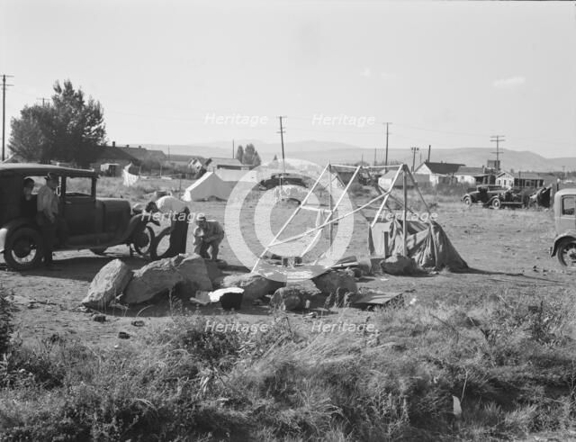 Squatter camp in potato town, Malin, Klamath County, Oregon, 1939. Creator: Dorothea Lange.