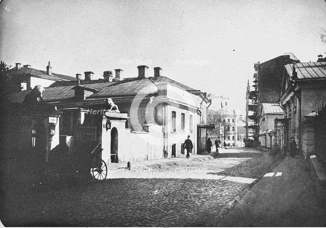 Sredny Kislovsky Lane towards the Arbat Square in Moscow, 1914.