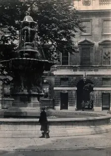 St Bartholomew's Hospital, London: the fountain in the centre of the courtyard with a small... Creator: Unknown