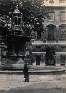 St Bartholomew's Hospital, London: the fountain in the centre of the courtyard with a small... Creator: Unknown