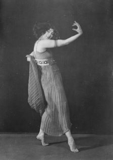 St. Denis, Ruth, 1913 Mar. 25. Creator: Arnold Genthe